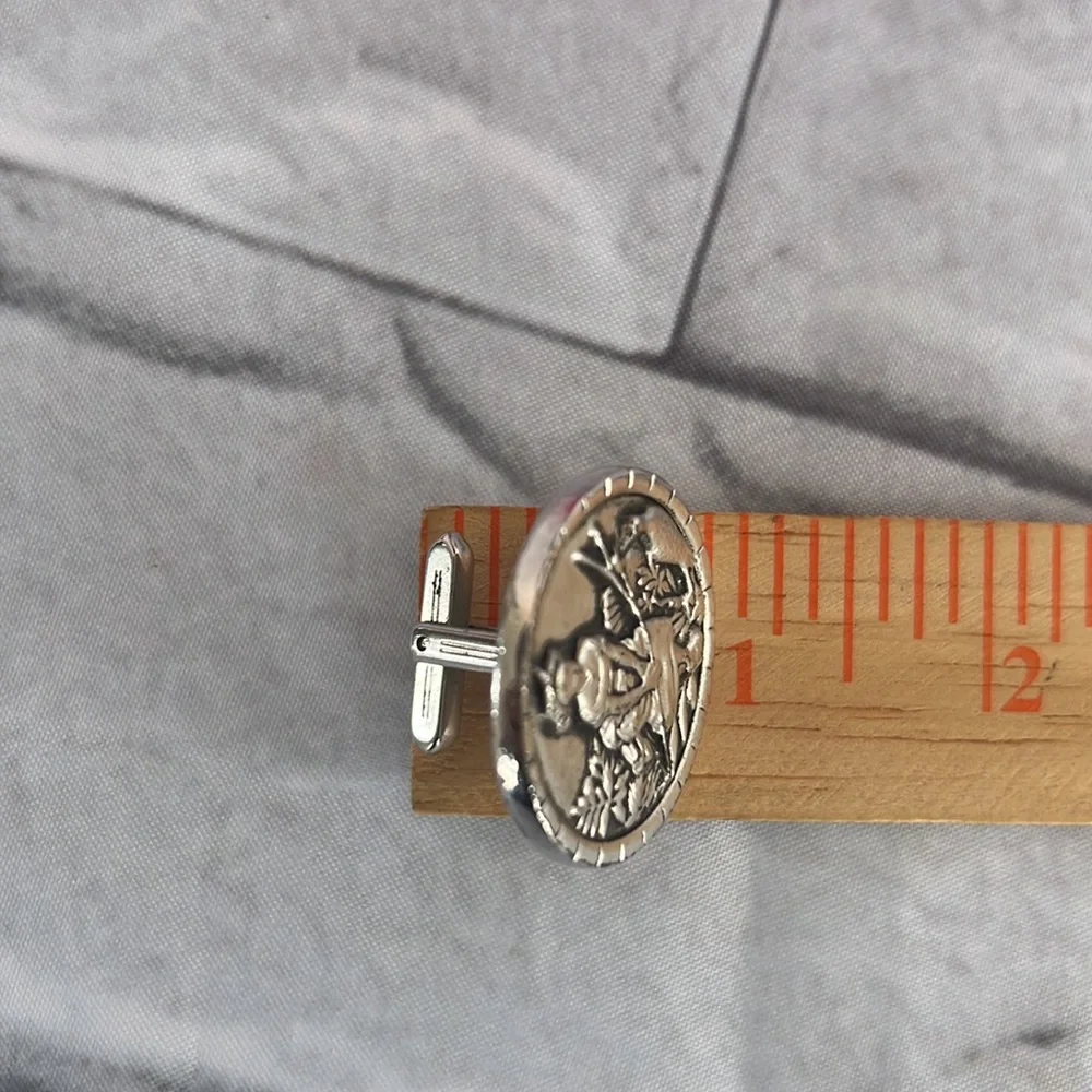 Vintage Hickok Round shaped silver toned cuff links